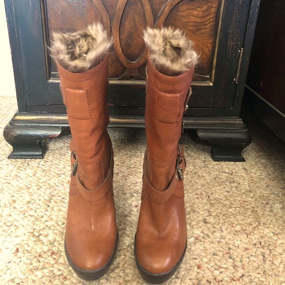 Guess boots. - Picture 3 of 8